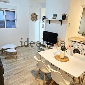 Alquiler de piso en CL Armengual De La Mota - Photo 1