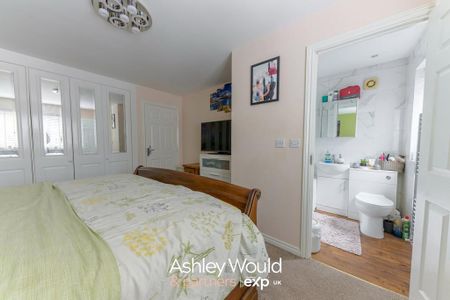 4 bedroom detached house to rent - Photo 4