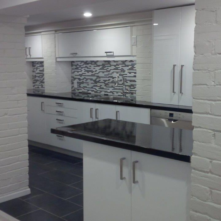 ** COMPLETELY RENOVATED LUXURY ** - Photo 1