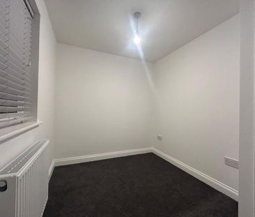 2 bedroom end of terrace house to rent - Photo 1