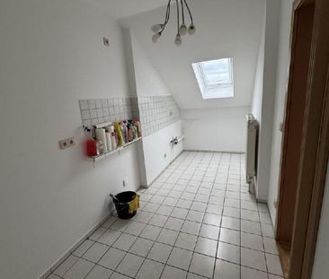 Schöne helle DG Wohnung mit Loggia - Photo 2