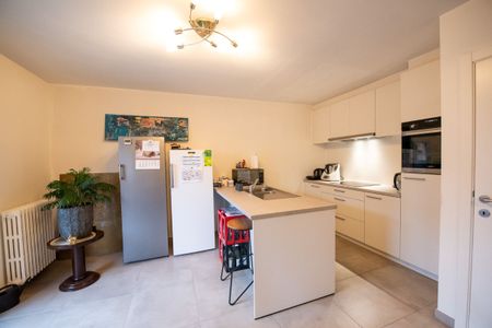 Instapklaar lichtrijk appartement met 2 slaapkamer, garagebox en zéér ruim terras! - Photo 3