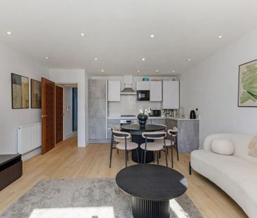 3 bedroom flat to rent - Photo 3