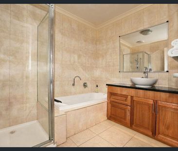 Immaculate Family Living with Modern Comfort - Photo 6