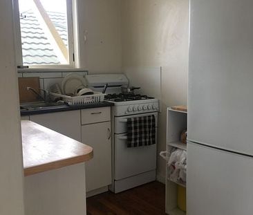 Tidy two bedroom unit in Newtown - Photo 6
