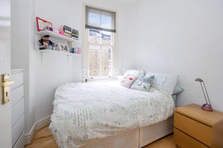 3 bedroom flat to rent - Photo 3