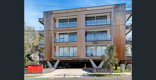 Light-Filled One Bedroom Apartment in Prime Location - Photo 1