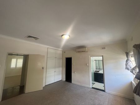 Spacious Three Bedroom Family Home - Photo 2