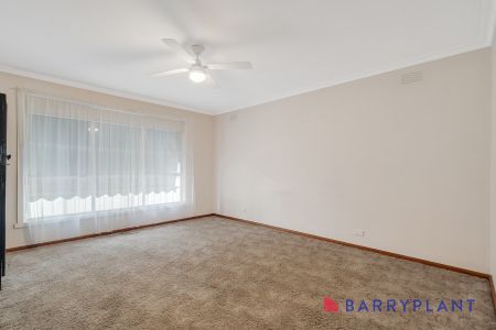 Spacious Family Home with Garden Maintenance Included! - Photo 4
