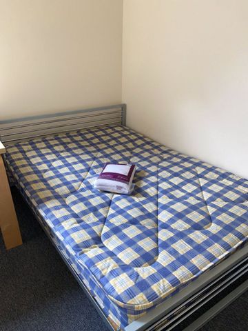 4 bedroom terraced house to rent - Photo 3