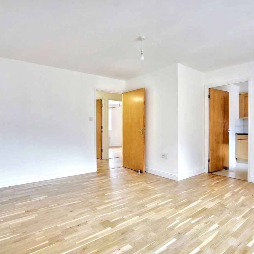 2 bed flat to rent in St. Peters Street, Maidstone, ME16 - Photo 1