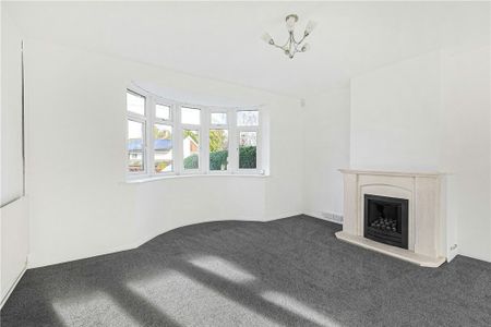 Roundwood Lane, Harpenden, Hertfordshire, AL5 3BP - Photo 3