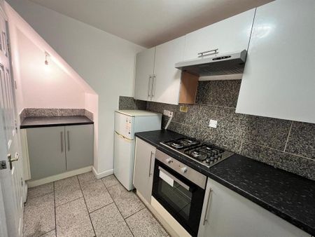3 bedroom terraced house to rent - Photo 4