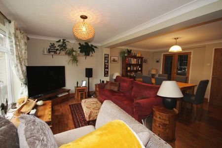 3 bedroom link detached house to rent - Photo 2