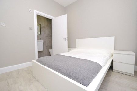 3 bedroom apartment to rent - Photo 4