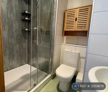 1 bedroom in a flat share to rent - Photo 6