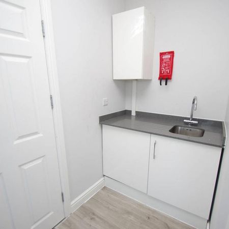 Studio to rent - Photo 3