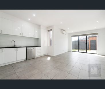 2/42 George Street, St Albans, Vic 3021 - Photo 4