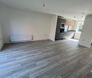 4 bedroom detached house to rent - Photo 1