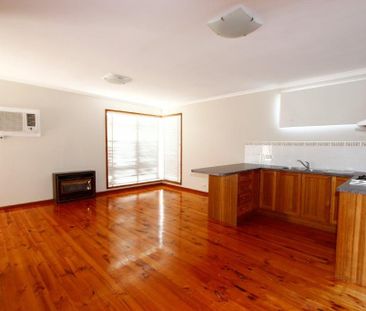 Convenient Living, Convenient Location - Photo 4