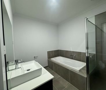 22 Arenal Drive, Truganina VIC, Belconnen - Photo 6
