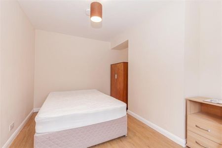 4 bedroom semi-detached house to rent - Photo 4