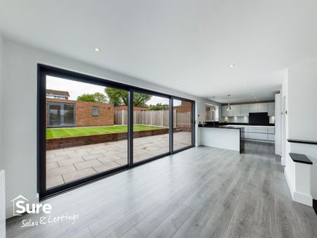 5 bedroom detached house to rent - Photo 2