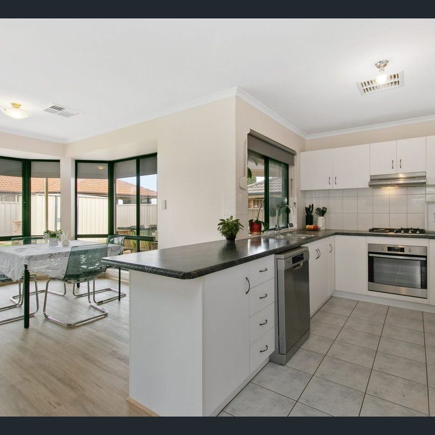 Beautiful Family Home in Seaford! - Photo 1