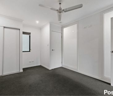 Spacious Top-Floor 1-Bedroom Apartment in Leafy Greenslopes - Photo 3