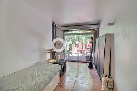 maison 4 pièces 100m2 MARSEILLE 8EME 2 195 euros - Photo 4