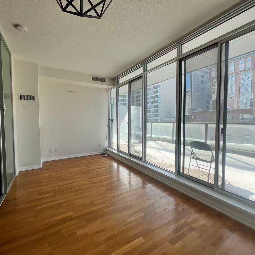 For Lease - 111 Elizabeth Street Unit# 1827, Toronto, Ontario - Photo 1