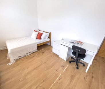 4 bedroom terraced house to rent - Photo 1