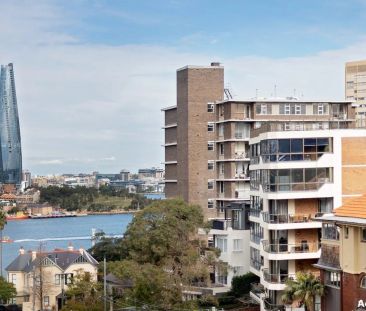 Sunny Apartment with Harbour Views - Photo 4