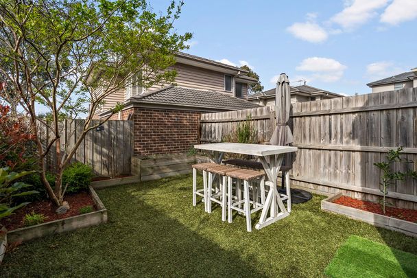 Stylish, Spacious & Set in the Frankston High School Zone - Photo 1