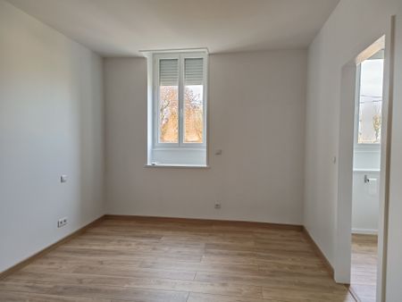 Location Maison 5 pièces 175m² ST LOUBES 33450 - Photo 2