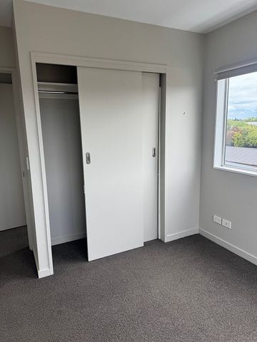 Chic 2BR Apt with Balcony & Parking! - Photo 4