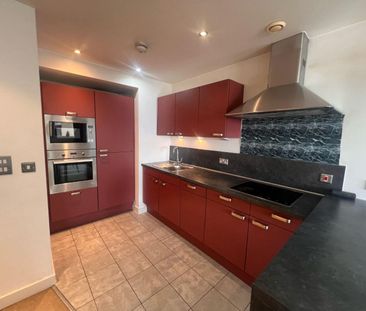 2 bedroom Flat To Let - Photo 3