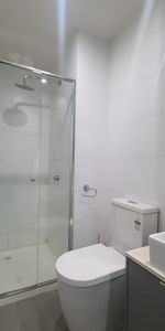 Stylish Two-Bedroom Apartment in the Heart of Melbourne CBD - Photo 4