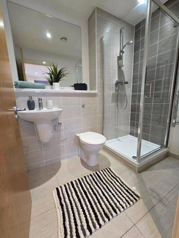 3 bedroom flat to rent - Photo 5