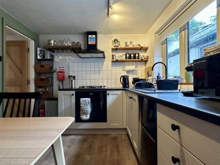 High Street, Tideswell - Photo 3