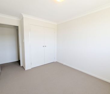 Stunning Family Home in Popular Cliftleigh Meadows Estate - Photo 3