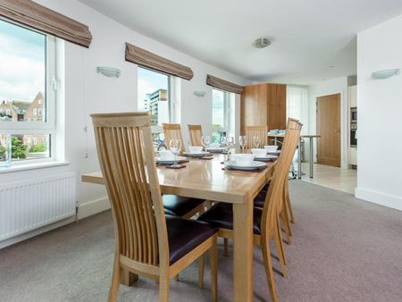 3 bedroom apartment to rent - Photo 3