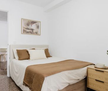 Room in a shared 5-bedroom apartment for rent in Exposició, with so... - Photo 4