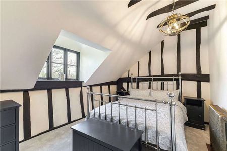 An exceptional five bedroom recently renovated period home combining original character features with a high-quality modern specification. - Photo 5