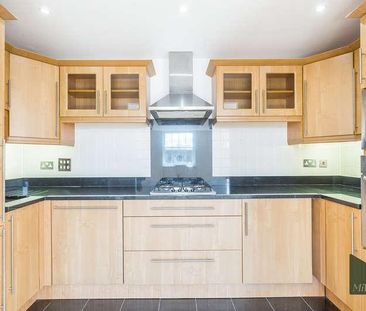 Royal Drive, Princess Park Manor, N11 - Photo 3