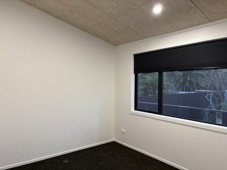 Brand new Living - Photo 2