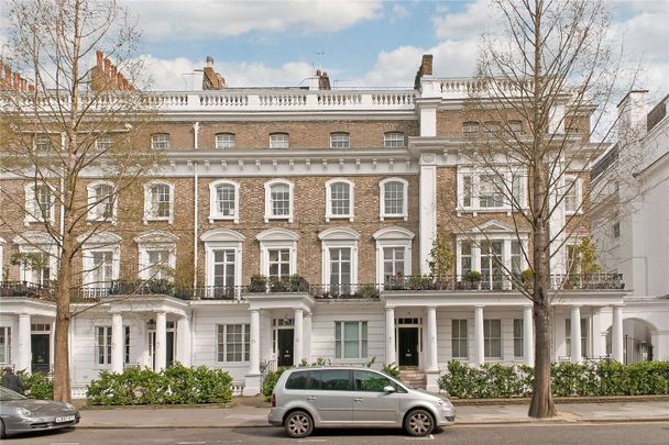 This is a two double bedroom property situated on the third floor of a white stucco fronted building in South Kensington. - Photo 1