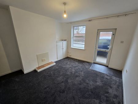 two bedroom terraced house - Photo 2