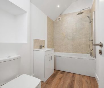 2 bedroom character property to rent - Photo 6