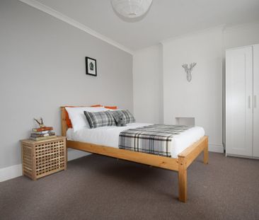 4 or 5 bedroom house - Photo 5